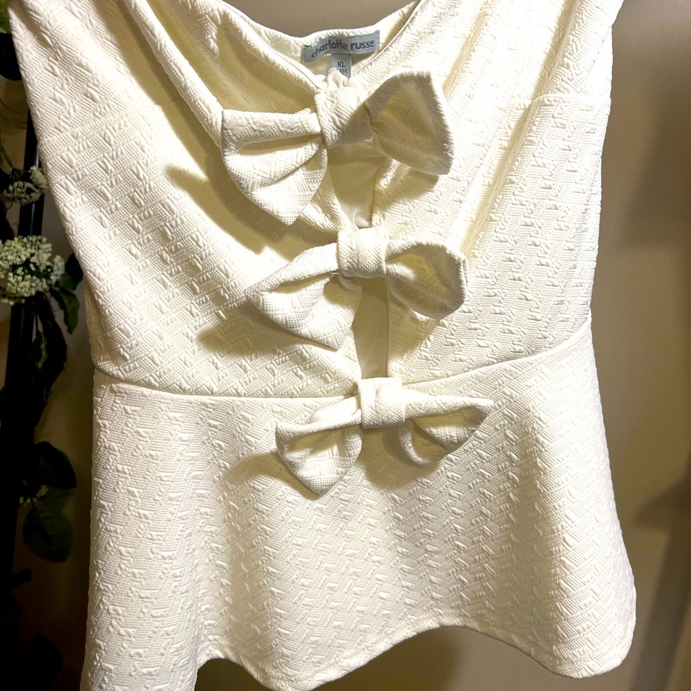 White sleeveless top, never been worn